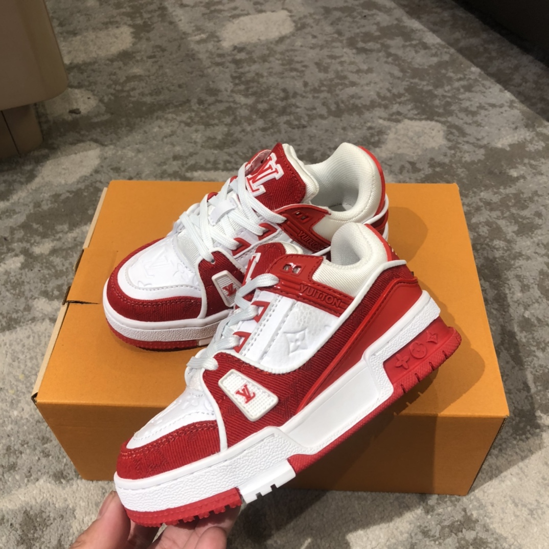 Children's shoes child